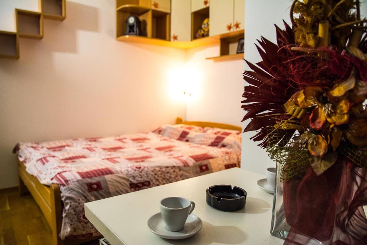 Rooms And Apartments S Βελιγράδι Εξωτερικό φωτογραφία